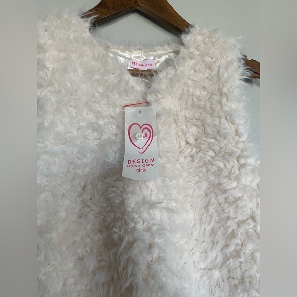 Design History - Faux Fur Vest - Picture 4 of 8